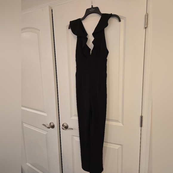 🖤 Lulu's Leilani Black Ruffled Jumpsuit Romper New Years Eve Business Formal - Picture 7 of 14